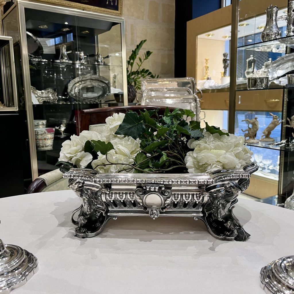 Jardinière aux félins par ODIOT à Paris vers 1850.