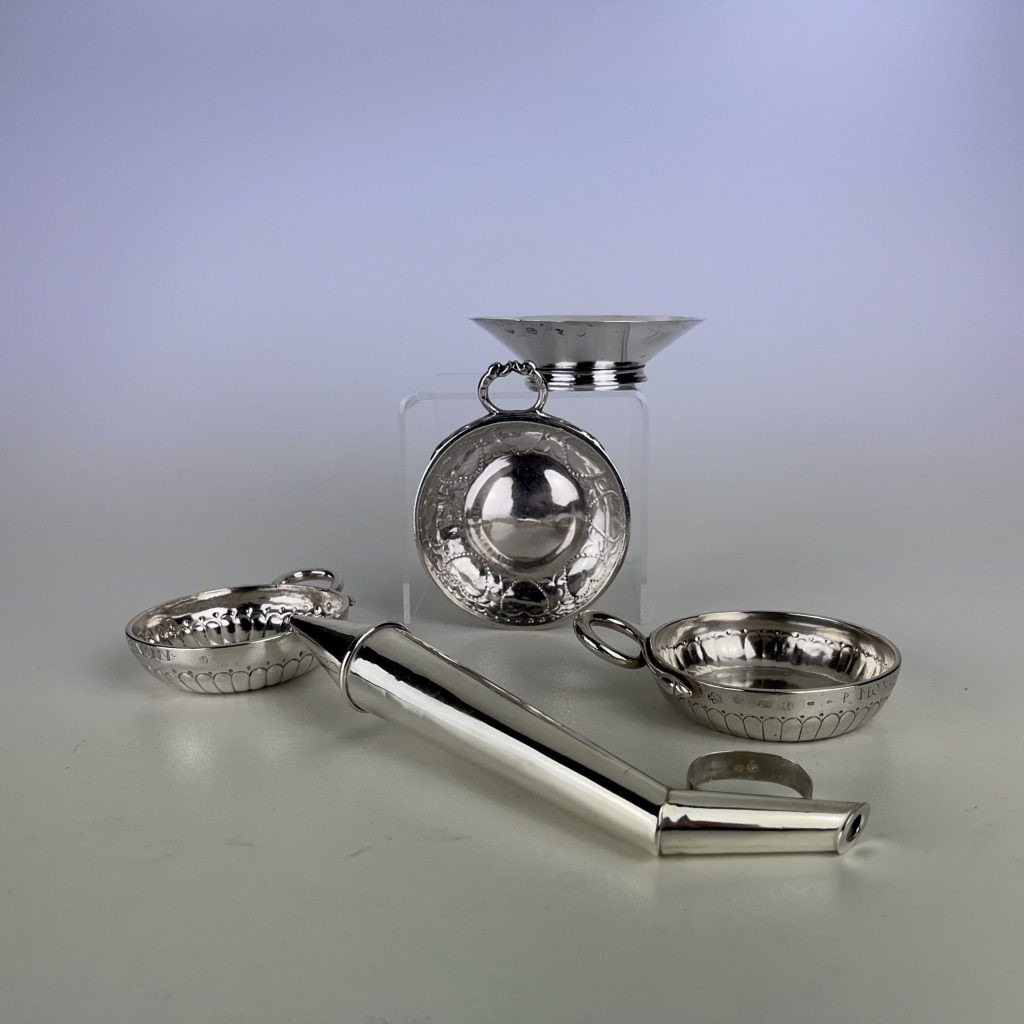 Tasses à vin en argent du XVIIIème siècle dont un Bordelais de 1724par Sermensan